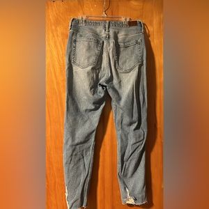 Ultra High-Rise ripped Hollister Mom Jean, size 7R (w 28, l 27). Gently worn.